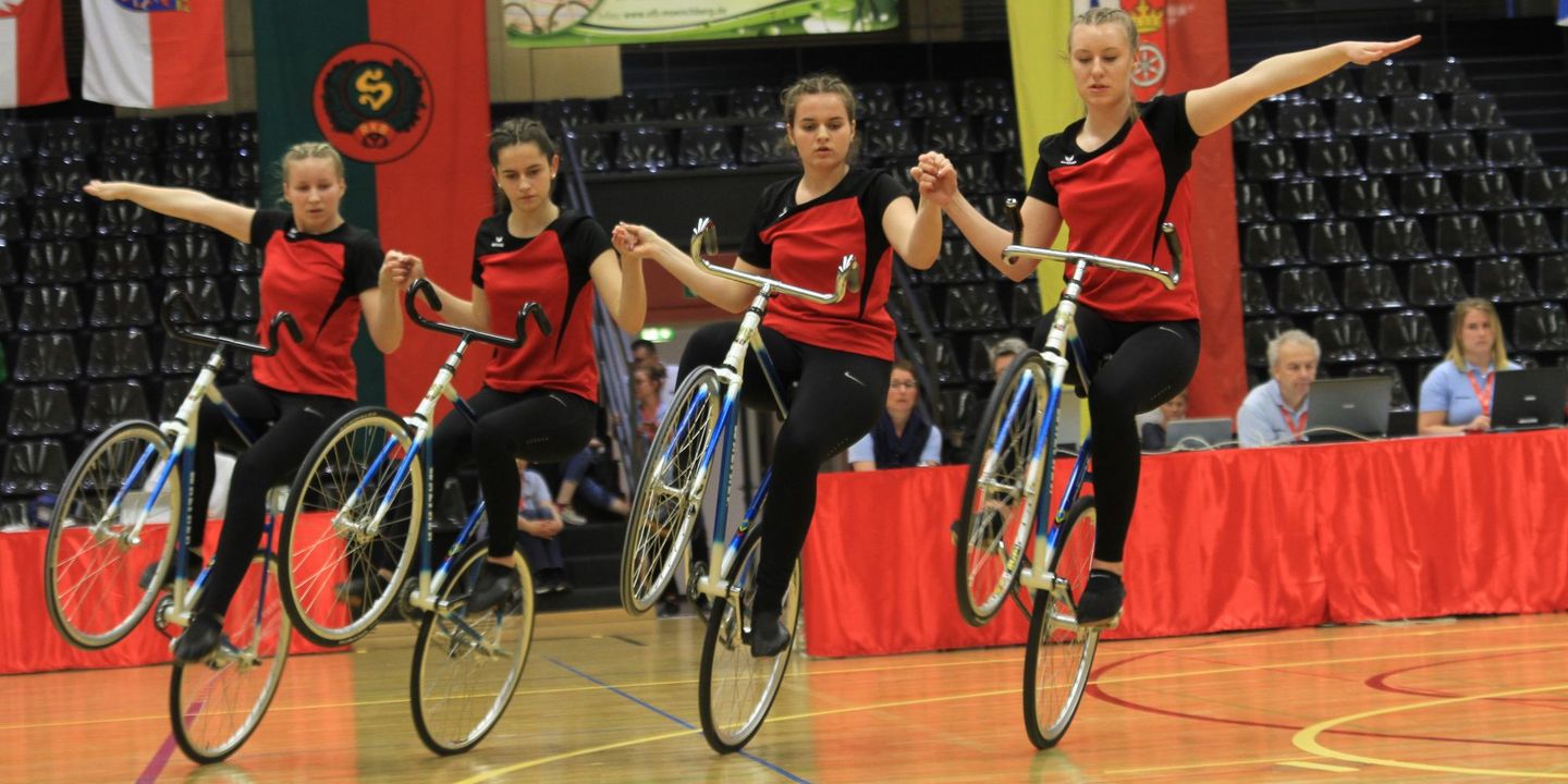 Sabrina Bürßner, Alina Bötzer, Franziska Bötzer und Stefanie Müller vom RMSV Aach vertreten Deutschland im 4er Kunstrad bei der U19 EM in der Schweiz