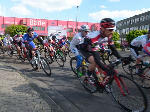 Start ins Frühjahr- Kriterium rund um Autohaus Graf und CarCenter